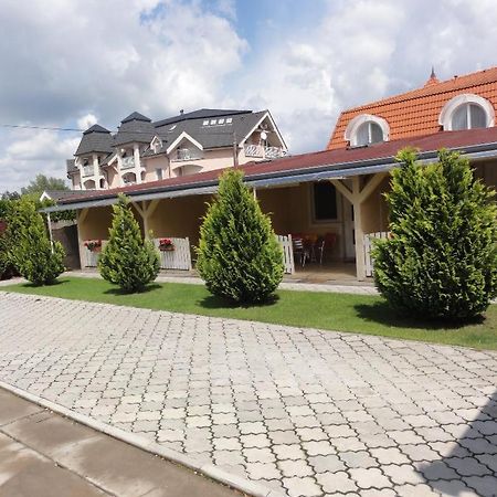 Apartmány Úsmev Velky Meder Exterior foto